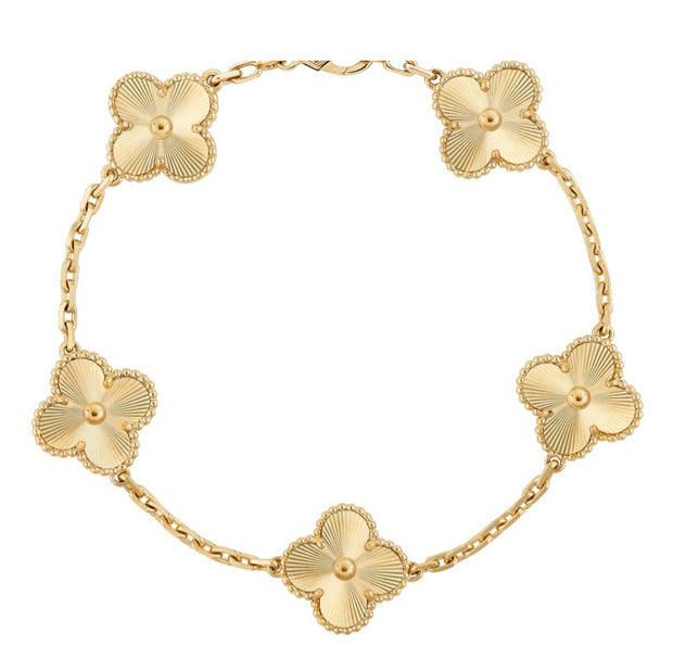 Luxe Textured Polished Medium Clovers Bracelet in Yellow Gold